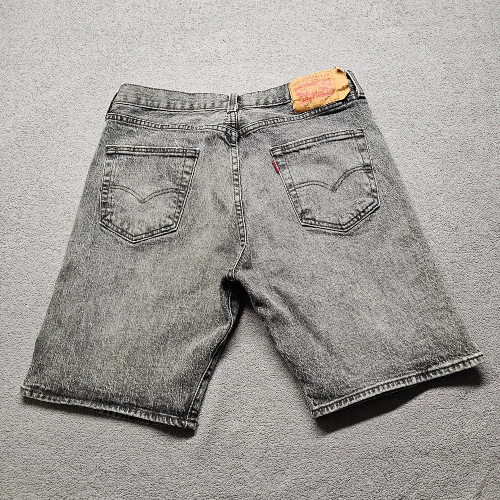 Levis 501 Original Fit Gray Distressed Denim Shorts Mens W34 L9 Button Fly Jorts